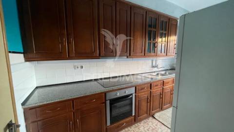 Apartamento t2 na cova da piedade – localização estratégica e excelente potencial