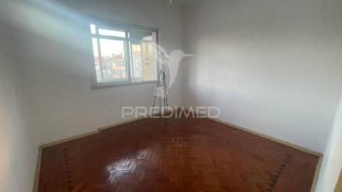 Apartamento t2 na cova da piedade – localização estratégica e excelente potencial