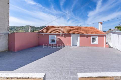 Moradia t4 com piscina em sobral de monte agraço/sabugos