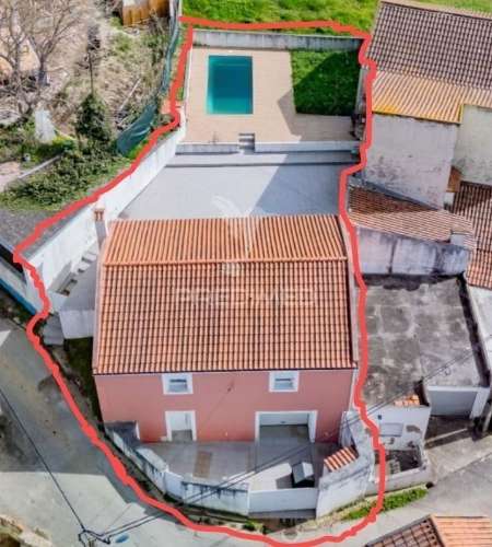 Moradia t4 com piscina em sobral de monte agraço/sabugos