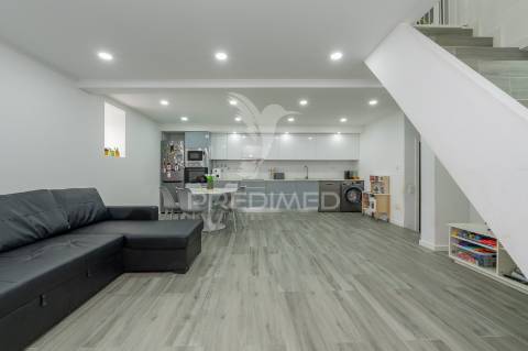 Moradia t4 com piscina em sobral de monte agraço/sabugos