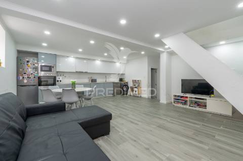 Moradia t4 com piscina em sobral de monte agraço/sabugos