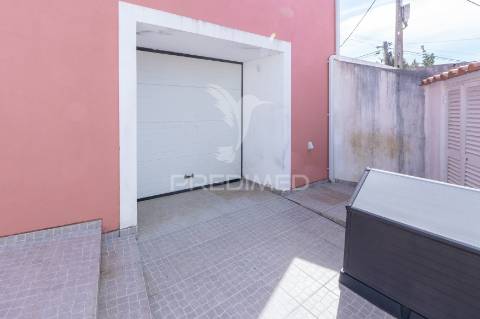 Moradia t4 com piscina em sobral de monte agraço/sabugos