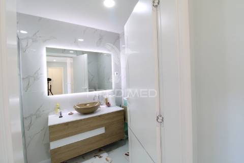 T1 de luxo com piscina e 2 lugares de garagem perto da praia da rocha