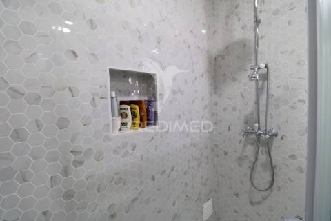 T1 de luxo com piscina e 2 lugares de garagem perto da praia da rocha