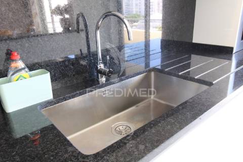 T1 de luxo com piscina e 2 lugares de garagem perto da praia da rocha