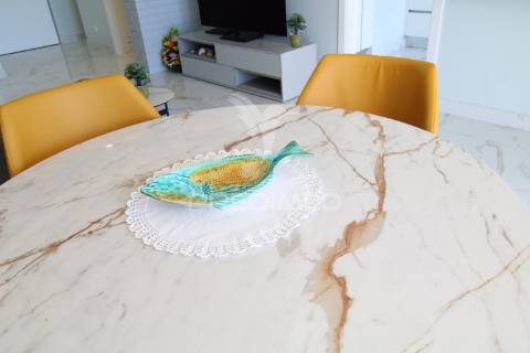 T1 de luxo com piscina e 2 lugares de garagem perto da praia da rocha