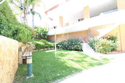 T1 de luxo com piscina e 2 lugares de garagem perto da praia da rocha