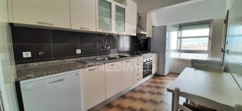 Apartamento t3 remodelado com 2 wc, vista magnífica de rio!