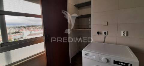 Apartamento t3 remodelado com 2 wc, vista magnífica de rio!