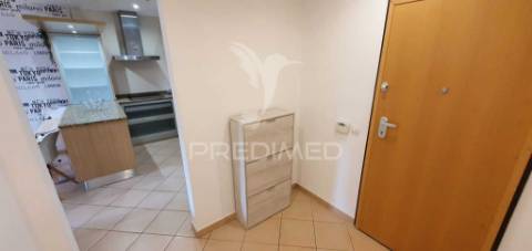 Apartamento t2 com piscina em condomínio fechado, alto do quintão