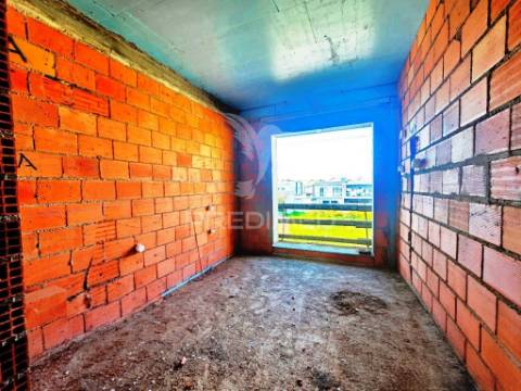 Moradia gem. t4, c/3 suites e piscina, em fernão ferro