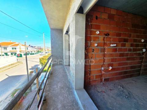 Moradia gem. t4, c/3 suites e piscina, em fernão ferro