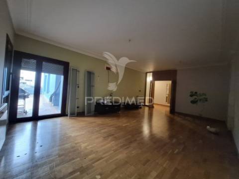 Apartamento t2 com elevadores no centro de vila franca de xira