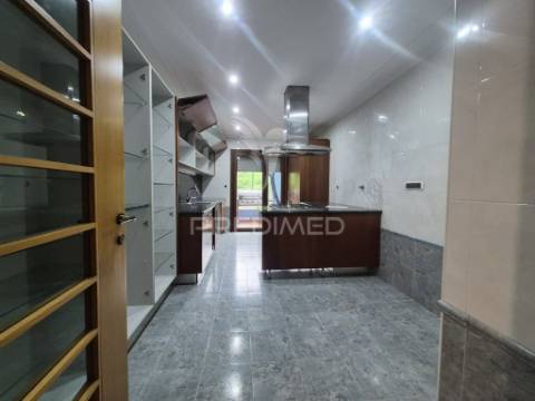 Apartamento t2 com elevadores no centro de vila franca de xira