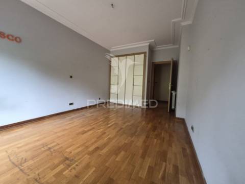 Apartamento t2 com elevadores no centro de vila franca de xira
