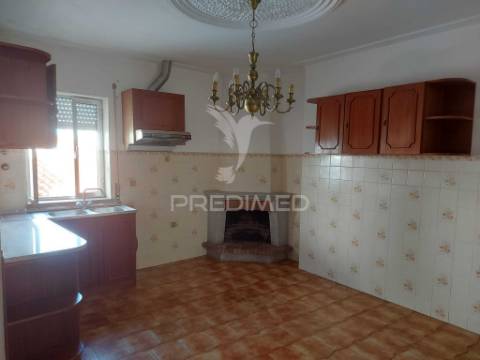 Moradia t2 c/aproveitamento de sótão