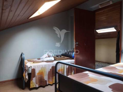 Moradia t2 c/aproveitamento de sótão