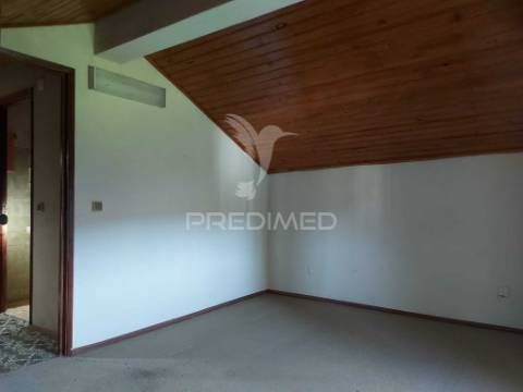 Moradia t2 c/aproveitamento de sótão