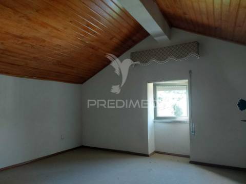 Moradia t2 c/aproveitamento de sótão