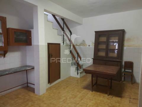 Moradia t2 c/aproveitamento de sótão
