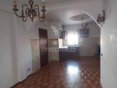 Moradia t2 c/aproveitamento de sótão