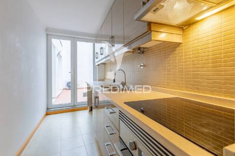Apartamento t4- centro histórico de évora com lugar de garagem.