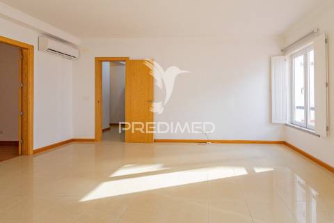 Apartamento t4- centro histórico de évora com lugar de garagem.