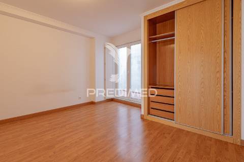 Apartamento t4- centro histórico de évora com lugar de garagem.