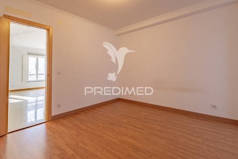 Apartamento t4- centro histórico de évora com lugar de garagem.