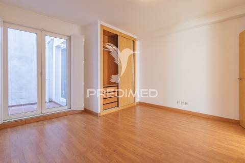 Apartamento t4- centro histórico de évora com lugar de garagem.