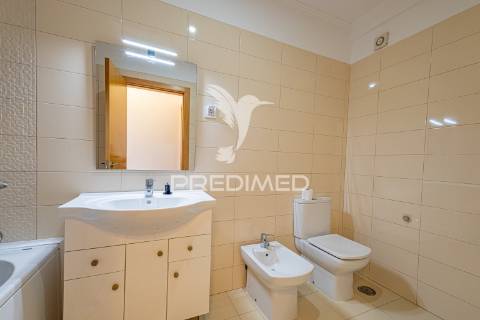 Apartamento t4- centro histórico de évora com lugar de garagem.