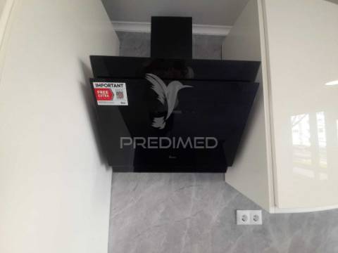 Apartamento totalmente recuperado com marquise e arrecadação,oeiras.
