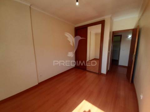 Apartamento t2 com varanda,queluz