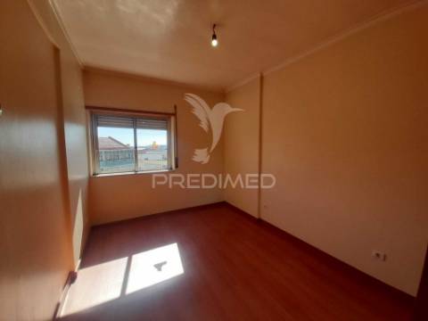 Apartamento t2 com varanda,queluz