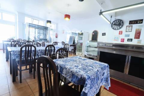 Churrasqueira / restaurante    valadares    vila nova de gaia
