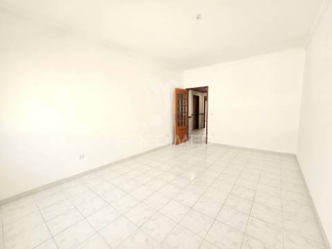 Excelente apartamento t2 no centro do pinhal novo, palmela