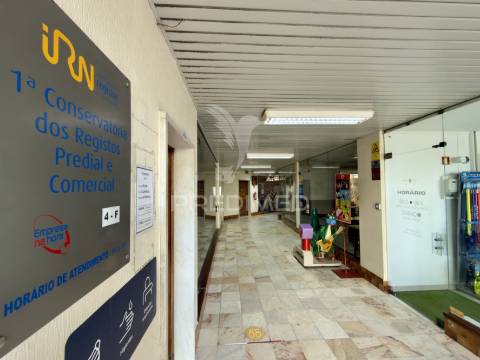 Venda de loja-café no centro de almada