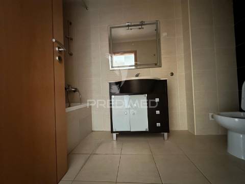 Apartamento t3/com garagem -para arrendamento em santarém