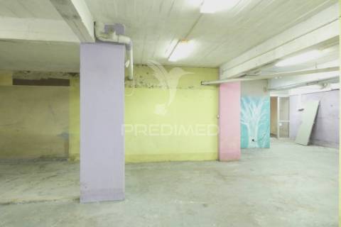 Garagem espaço comercial centro de queluz