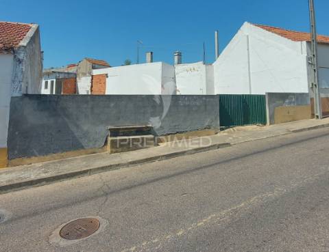 Terreno urbano com 1.560 m2 em alpiarça, santarém.