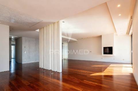 Penthouse t3 de luxo no centro de barcelos — avenida nuno álvares pereira