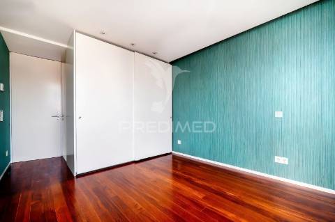 Penthouse t3 de luxo no centro de barcelos — avenida nuno álvares pereira