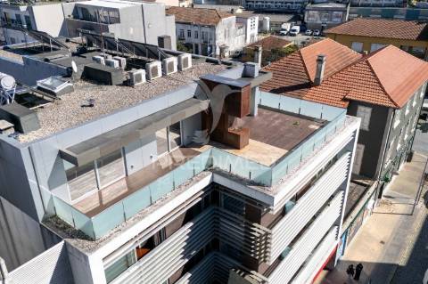 Penthouse t3 de luxo no centro de barcelos — avenida nuno álvares pereira