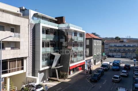 Penthouse t3 de luxo no centro de barcelos — avenida nuno álvares pereira