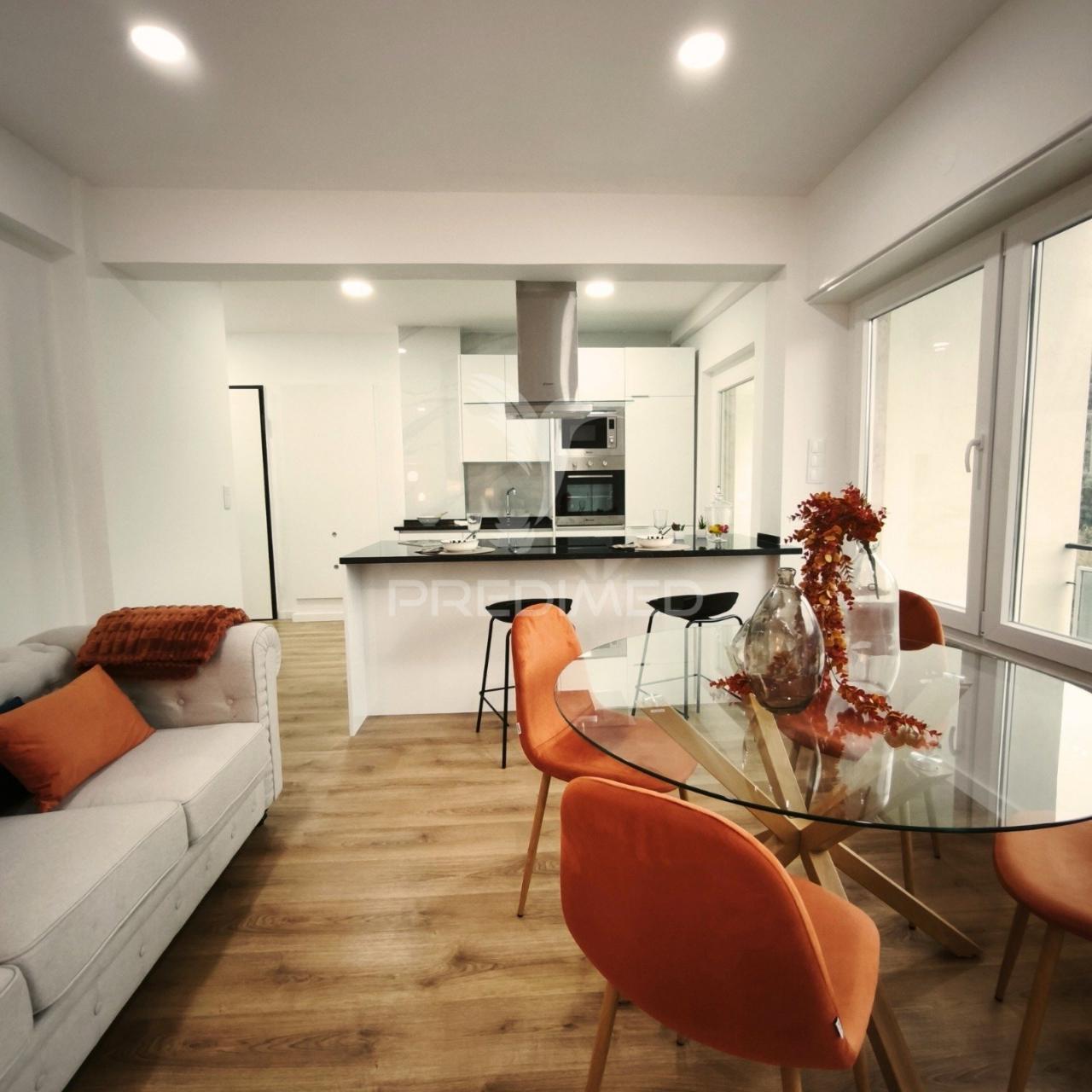 Apartamentot3  benfica na rua rafael duque
