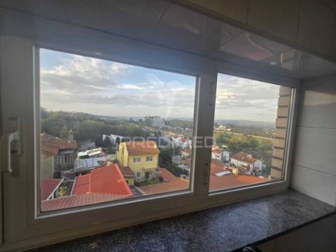 T2 com garagem em pedroso - excelente estado e localização estratégica