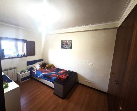 T2 com garagem em pedroso - excelente estado e localização estratégica