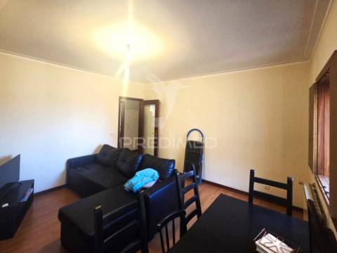Carvalhos v.n.gaia t2 com lugar de garagem condominio fechado