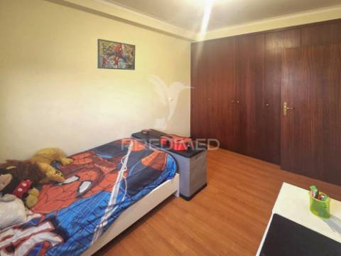 Carvalhos v.n.gaia t2 com lugar de garagem condominio fechado